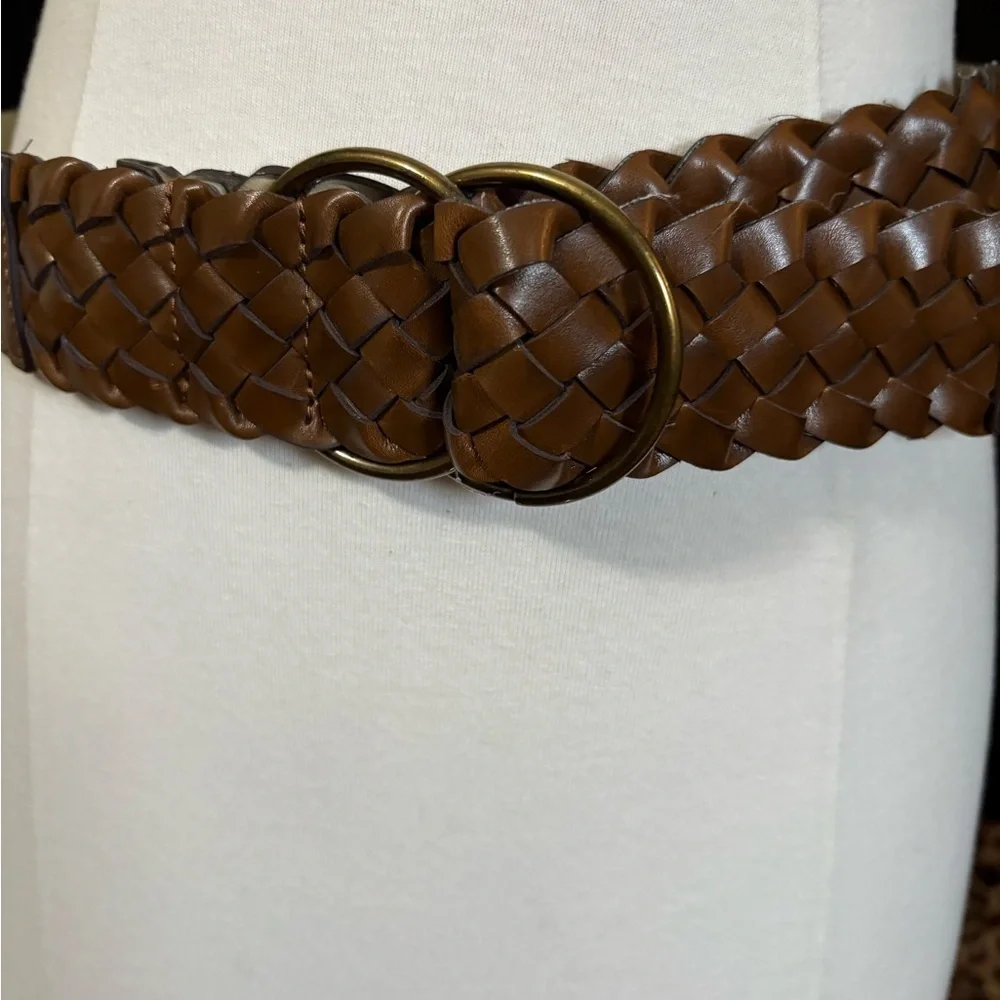 Brown braided O ring belt. Size small. Faux leather